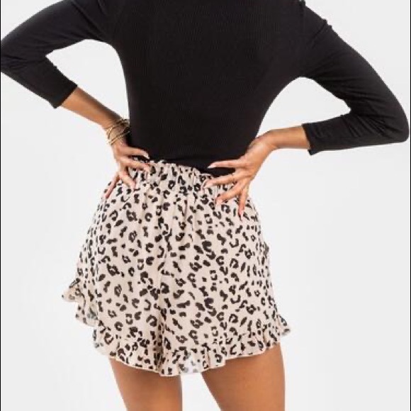 BNWT Leopard Shorts - Picture 3 of 4